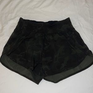 Lululemon size 6 camo print running shorts